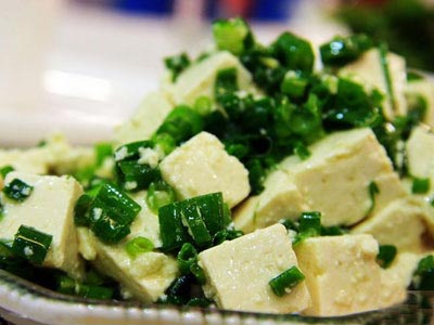 【已审】葱并非能“百搭” 吃葱四大误区