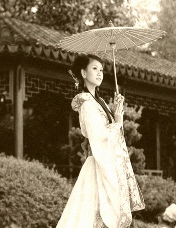 『ˋ尔今此去予素时,谁人踏花拾锦年。』
