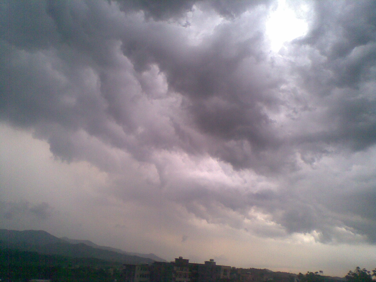 打雷啦!下雨啦!彩虹出来啦~!!!