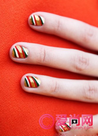 2012新年美甲DIY 画出好看的2012新年美甲样式