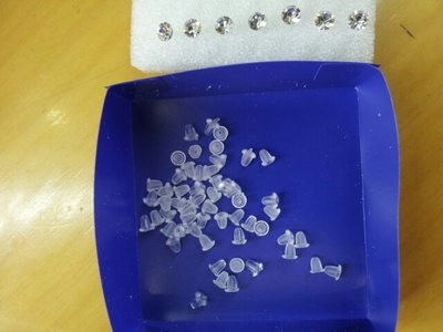 20对一盒 软胶棒4.5MM水钻耳钉