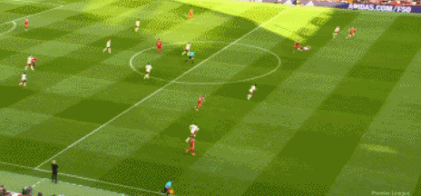 1-0绝杀!利物浦掀翻阿森纳,3连胜登上英超榜首,还甩开曼城6分