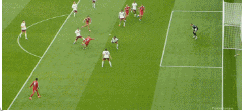1-0绝杀!利物浦掀翻阿森纳,3连胜登上英超榜首,还甩开曼城6分