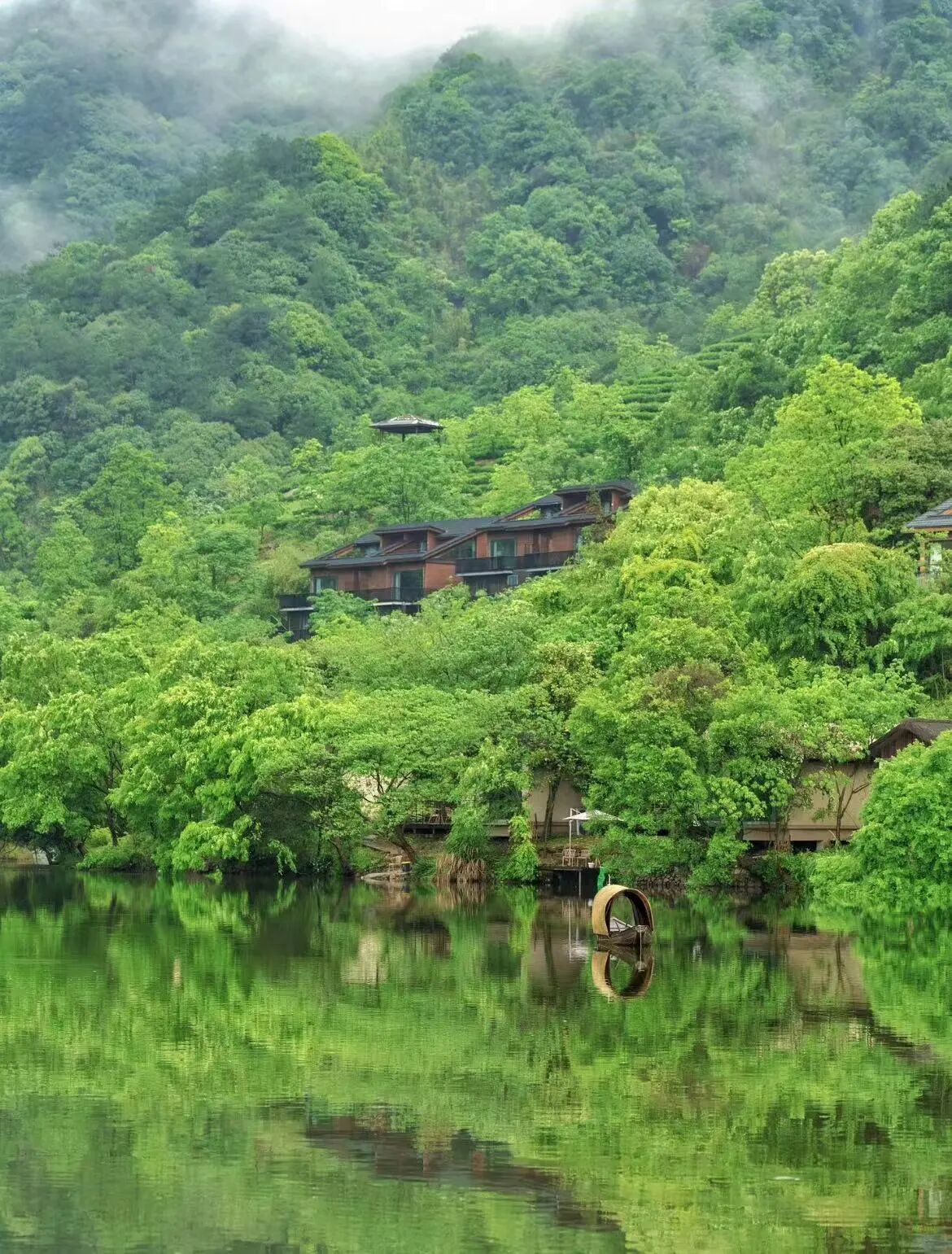 【转】江南最能吃辣的0存在感小城小城,6块钱实现碳水自由,水墨秋景美哭了