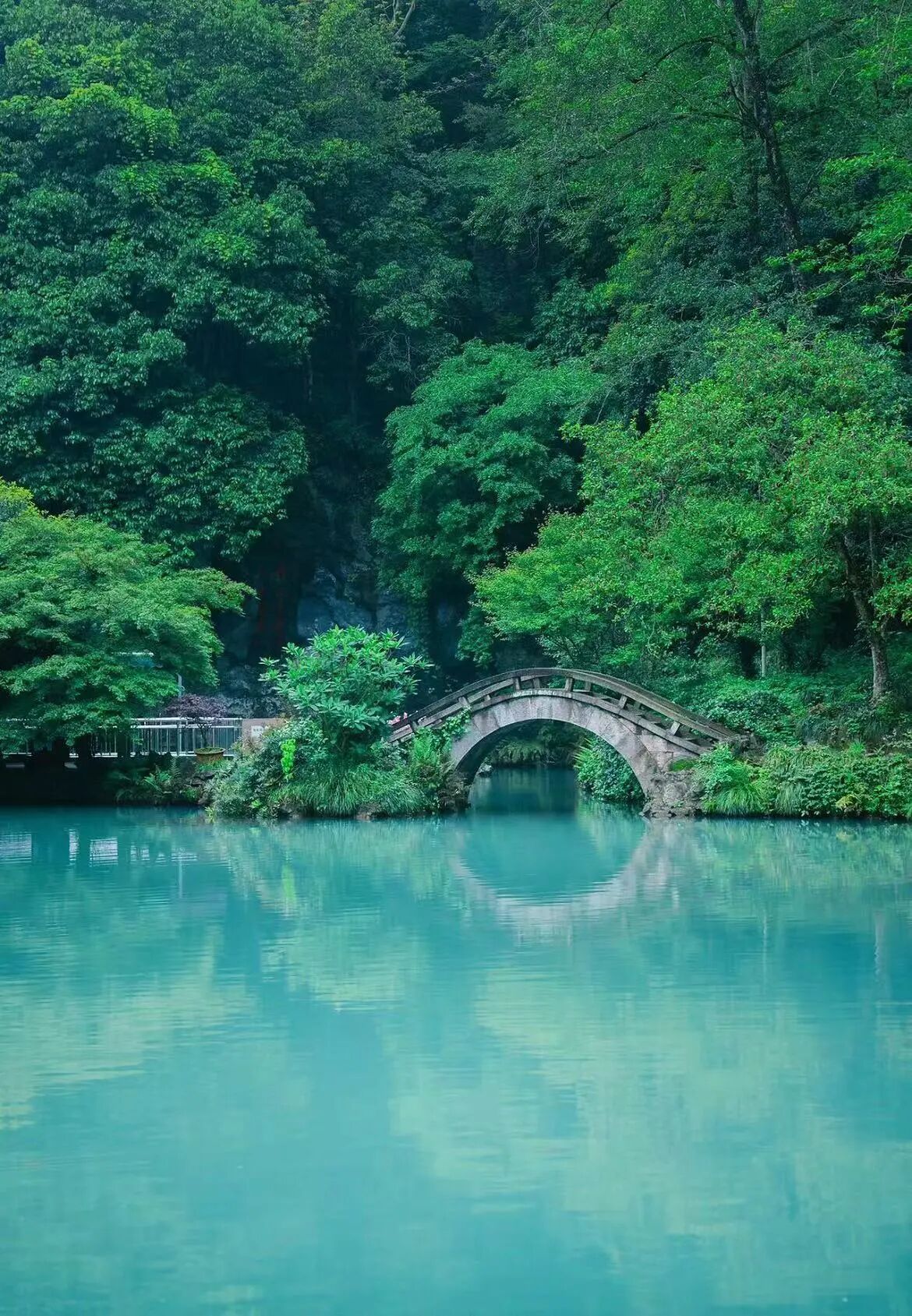 【转】江南最能吃辣的0存在感小城小城,6块钱实现碳水自由,水墨秋景美哭了