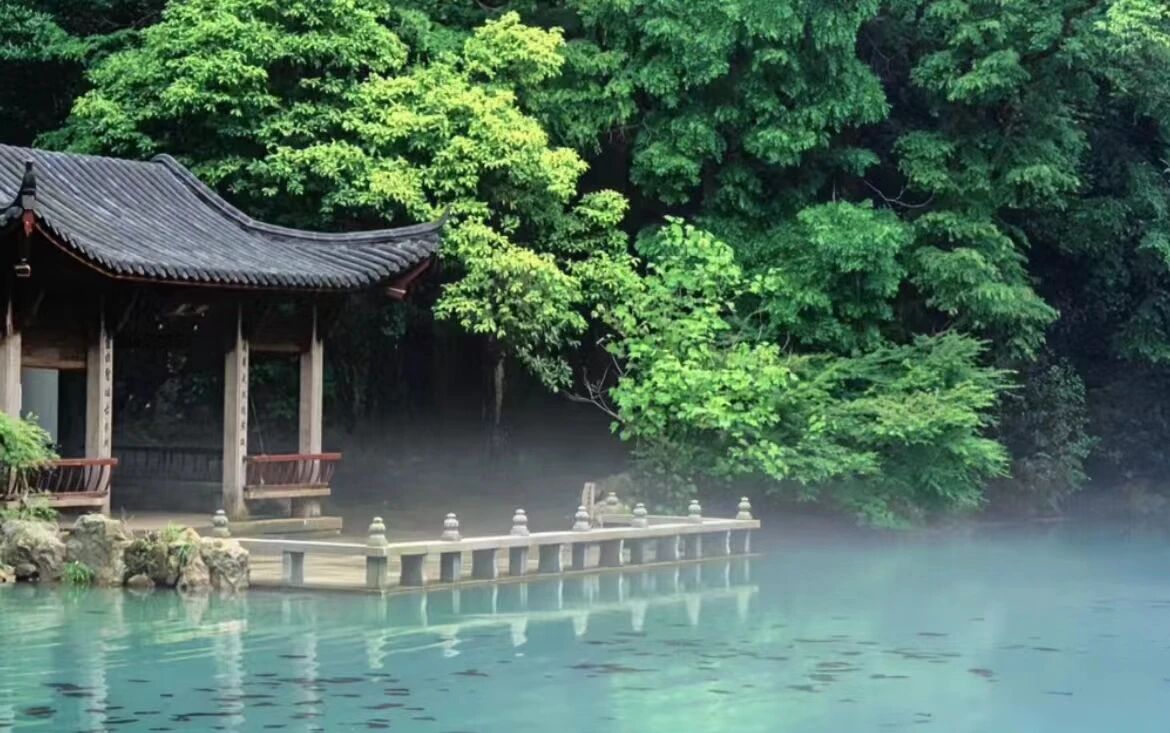 【转】江南最能吃辣的0存在感小城小城,6块钱实现碳水自由,水墨秋景美哭了